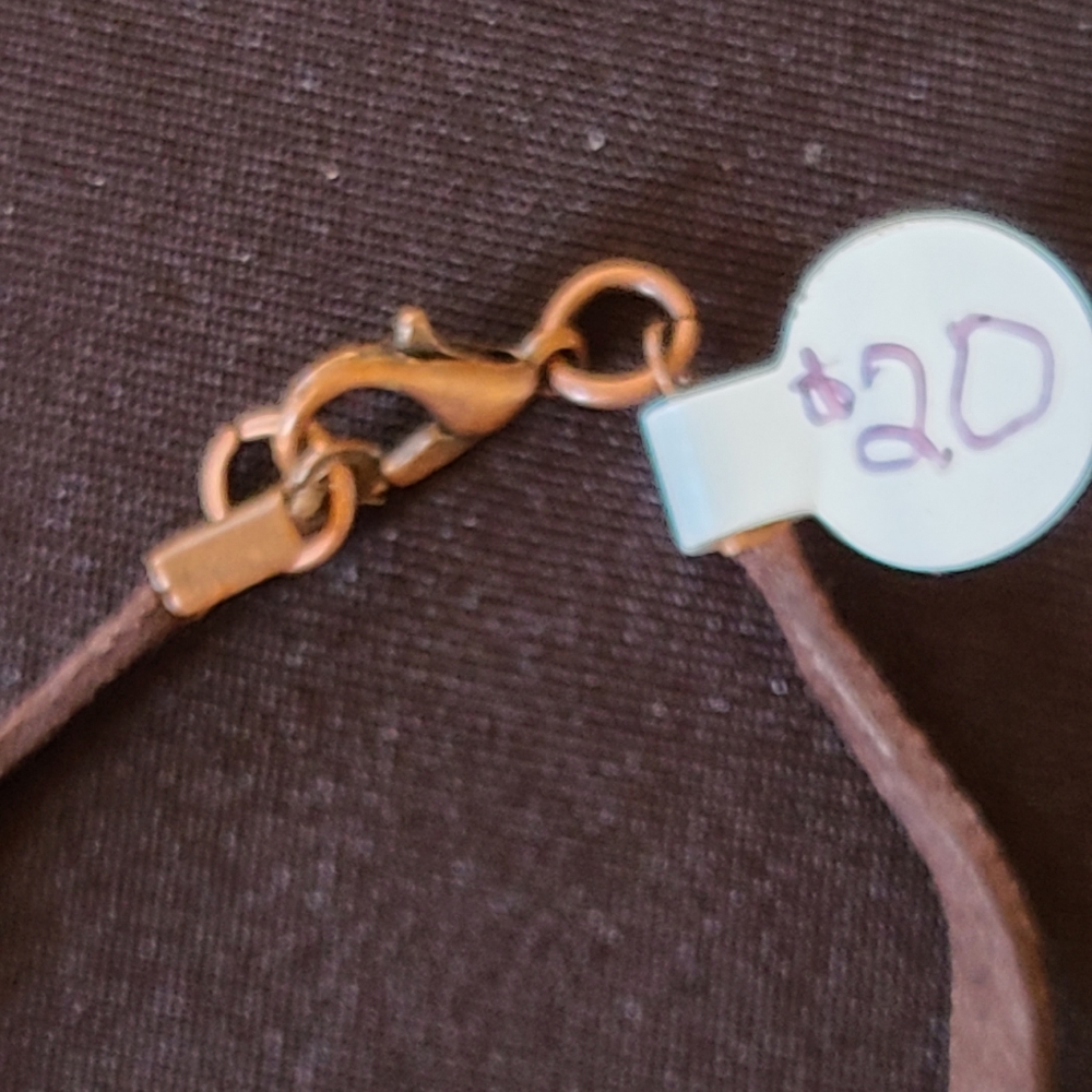 Handmade Chartreuse Mother-of-pearl Necklaces - Picture 3 of 3